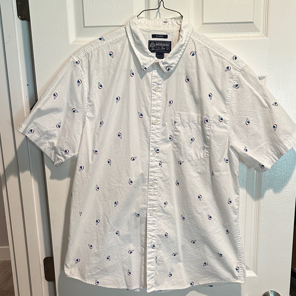 Men’s XL American Rag CIE White Shirt with SnowCone Accents